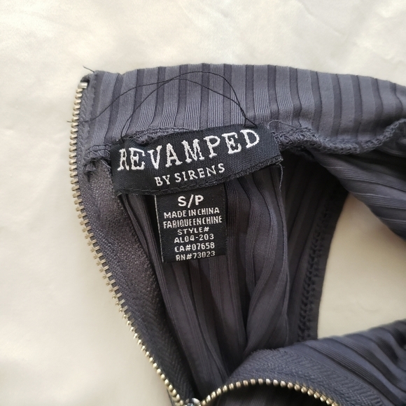 🌿 3/$20 🌿 Sleeveless Ribbed Crop Top Revamped by Sirens Size Small - Picture 3 of 5